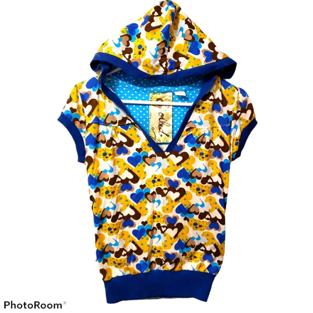 Spoiled small fun hooded printed heart top. 060